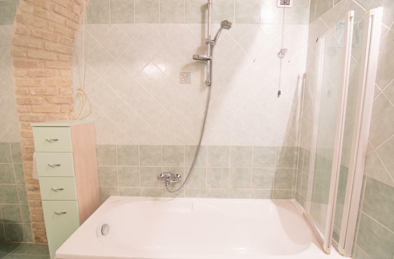 Modern Apartment In Historic Building Cagliari Extérieur photo